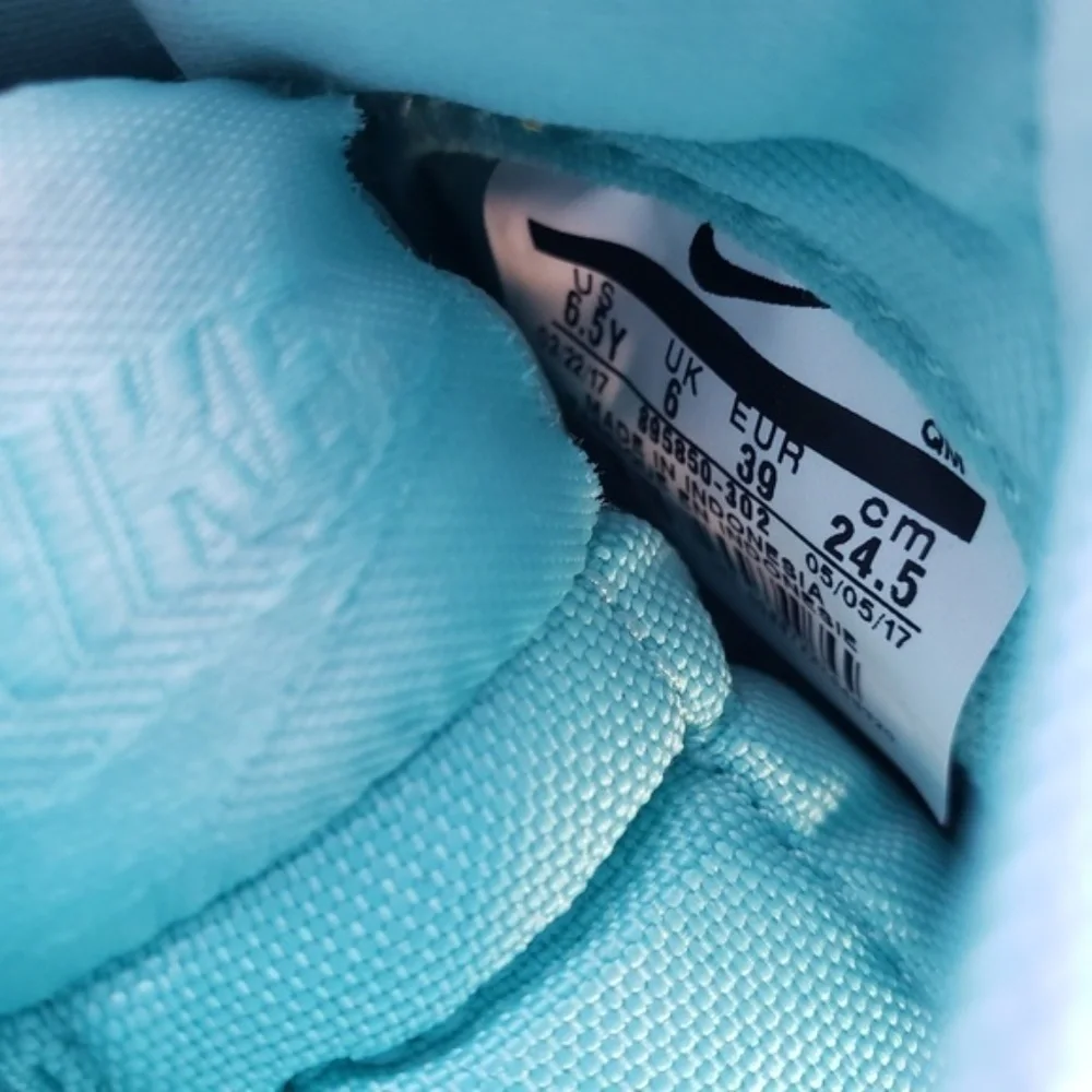 NEW Nike Boys High Top Sneakers Teal 6Y, 6.5Y